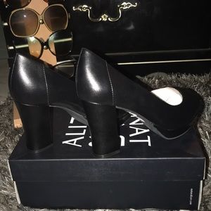 NWT:::Naturalizer Black Leather Peep Toe Shoe 👠